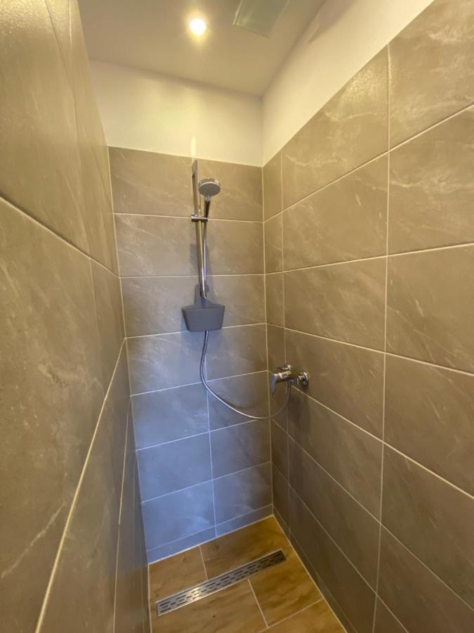 Grosses Doppelzimmer Mit Eigenem Bad Und Kuehlschrank, Frisch Saniert Friedrichskoog Luaran gambar