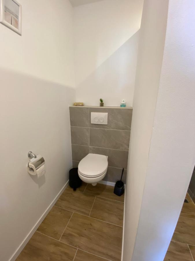 Grosses Doppelzimmer Mit Eigenem Bad Und Kuehlschrank, Frisch Saniert Friedrichskoog Luaran gambar