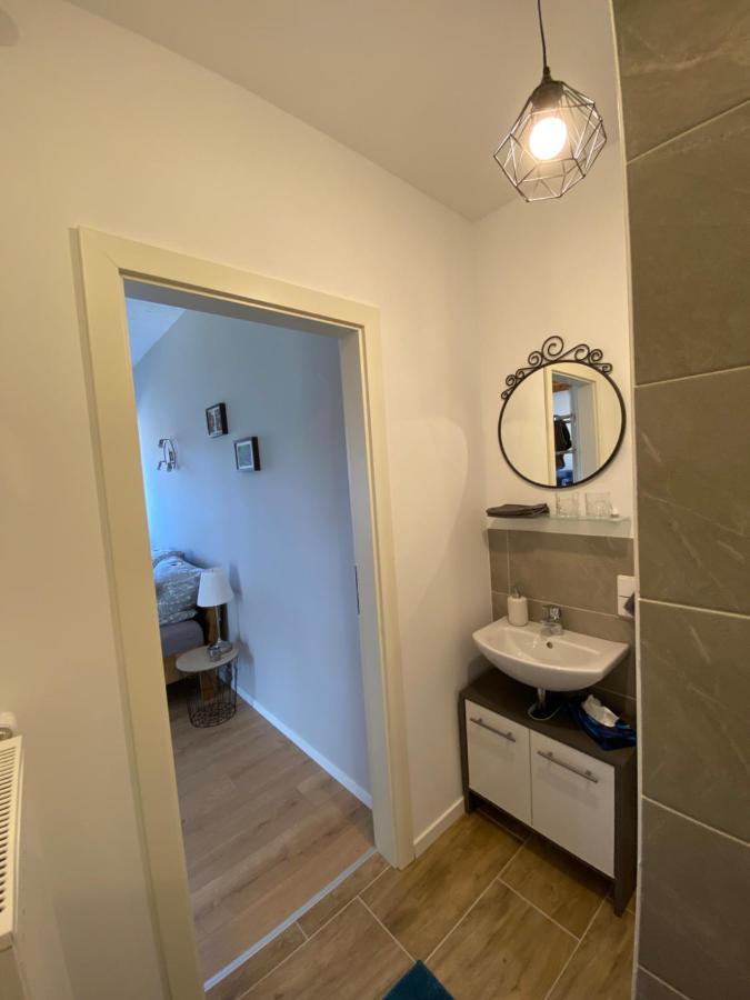 Grosses Doppelzimmer Mit Eigenem Bad Und Kuehlschrank, Frisch Saniert Friedrichskoog Luaran gambar