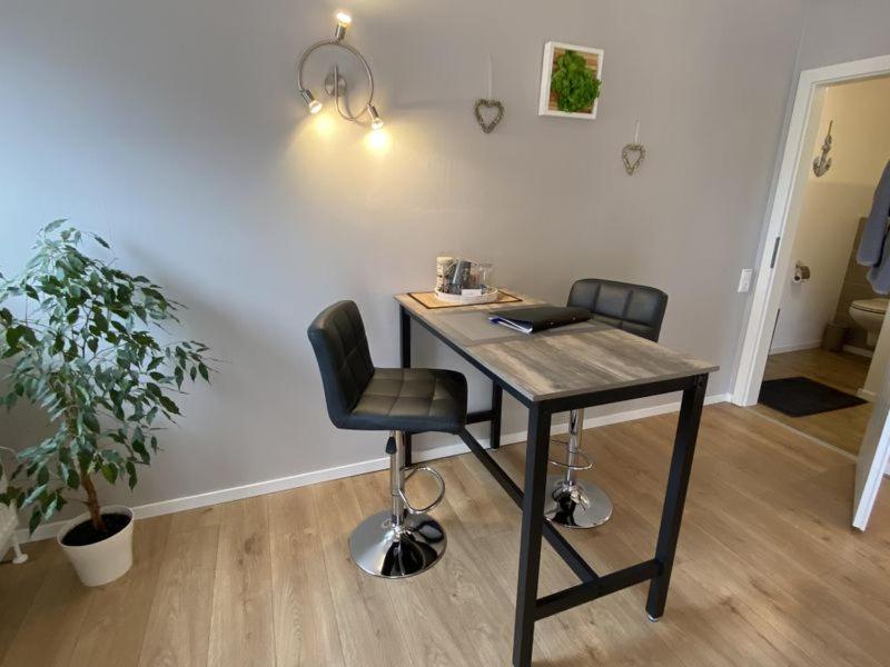 Grosses Doppelzimmer Mit Eigenem Bad Und Kuehlschrank, Frisch Saniert Friedrichskoog Luaran gambar